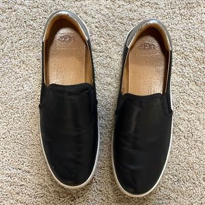Ugg slip on women’s 9.5 black with metallic heel in good shape